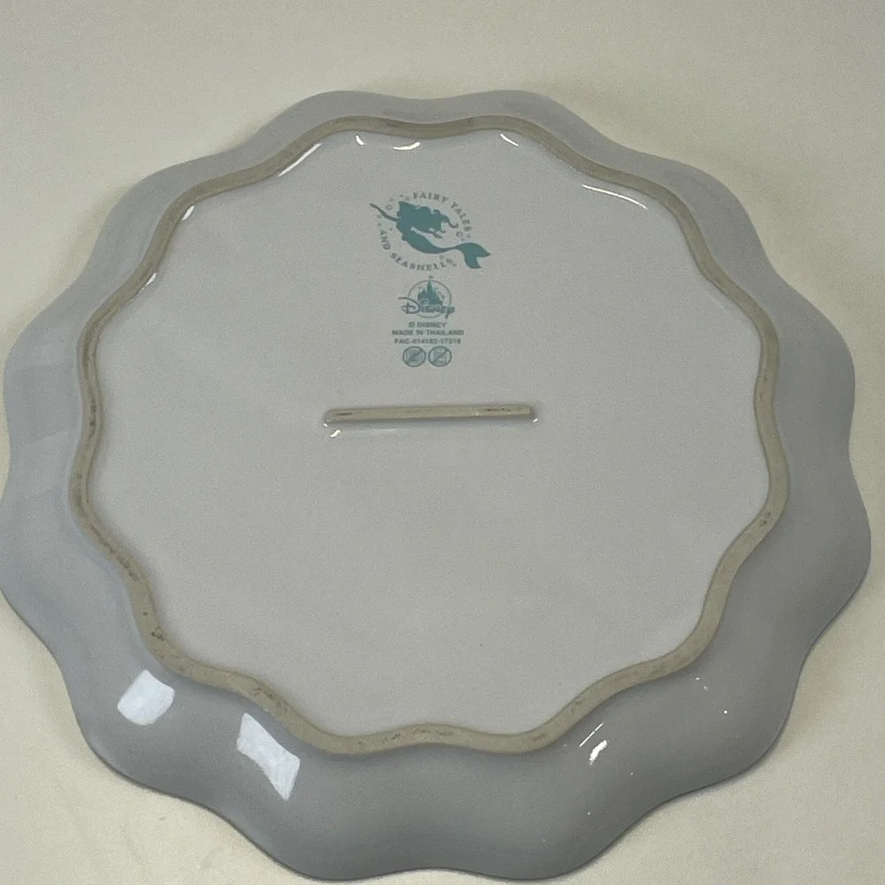 DISNEY PARKS THE LITTLE MERMAID ARIEL‎ SEAHORSE DISH PLATE FAIRY TALES SEASHELLS